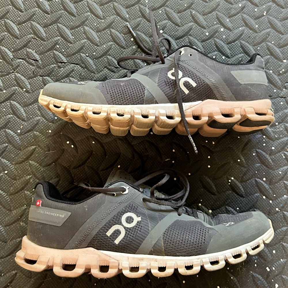 On Running black and pink Running Shoes